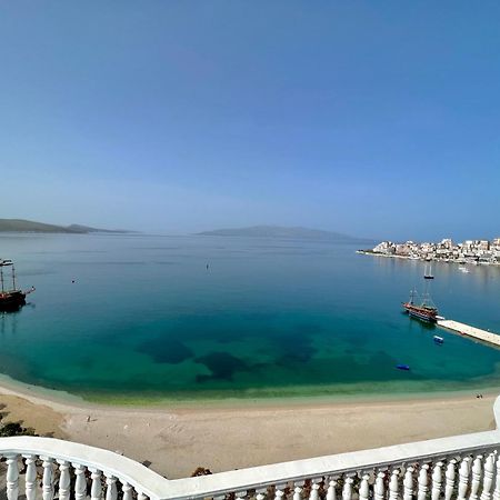 Monte Cristo Hotel With Rooftop Pool Saranda Kültér fotó