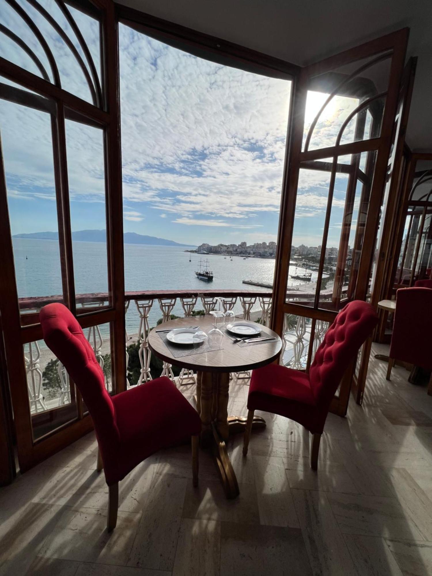 Monte Cristo Hotel With Rooftop Pool Saranda Kültér fotó