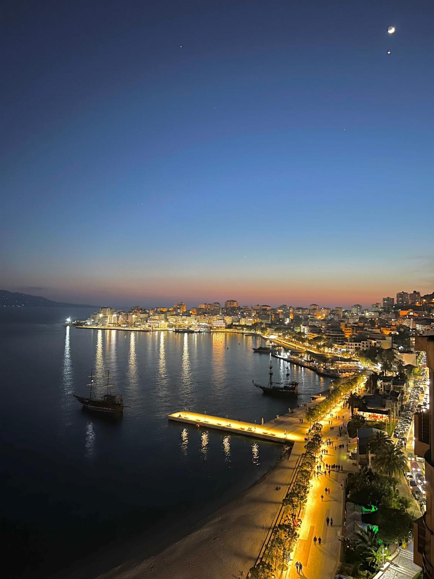Monte Cristo Hotel With Rooftop Pool Saranda Kültér fotó