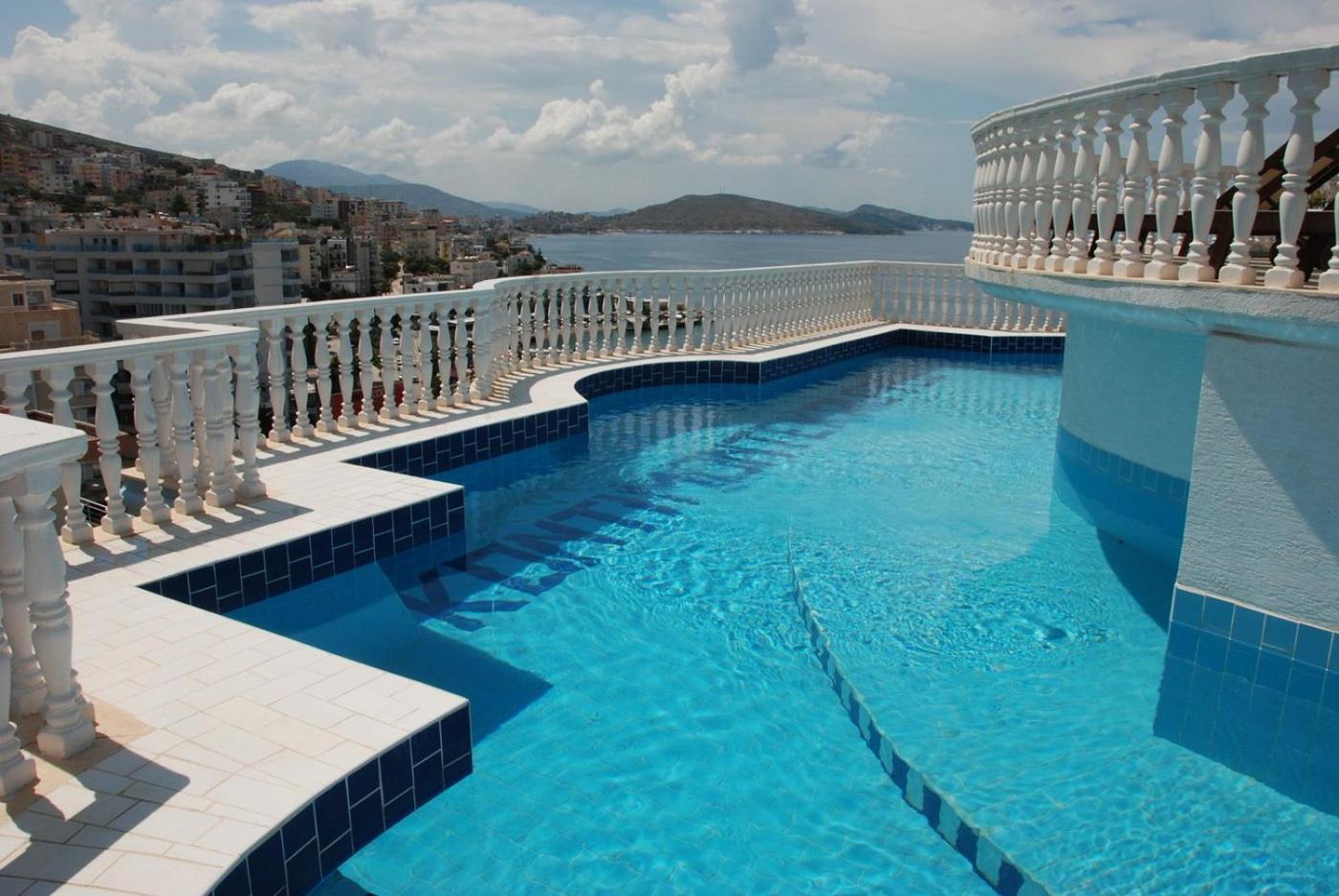 Monte Cristo Hotel With Rooftop Pool Saranda Kültér fotó