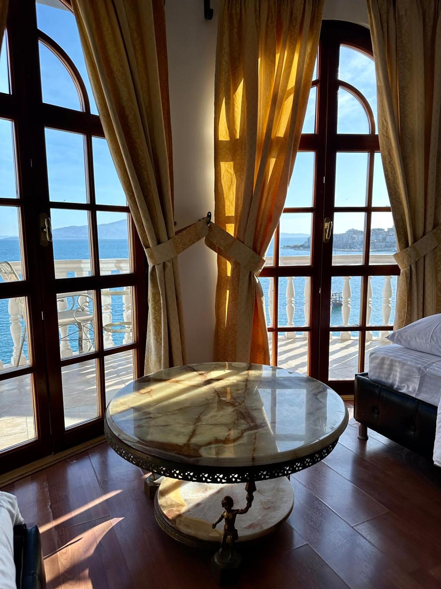 Monte Cristo Hotel With Rooftop Pool Saranda Kültér fotó