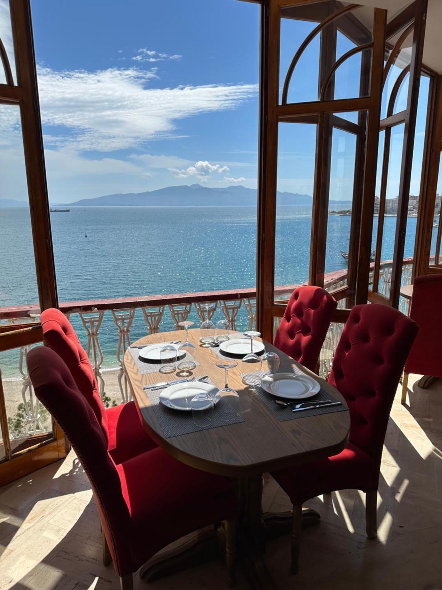 Monte Cristo Hotel With Rooftop Pool Saranda Kültér fotó