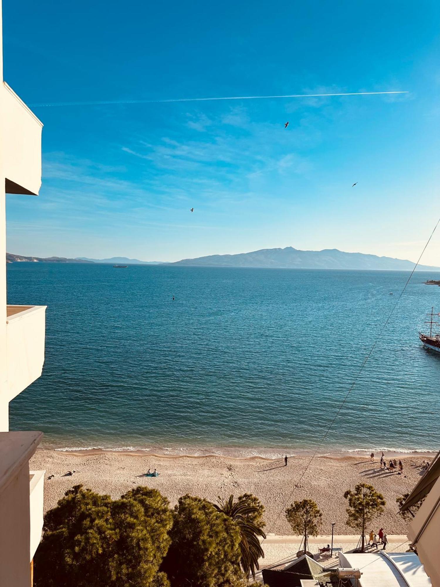 Monte Cristo Hotel With Rooftop Pool Saranda Kültér fotó