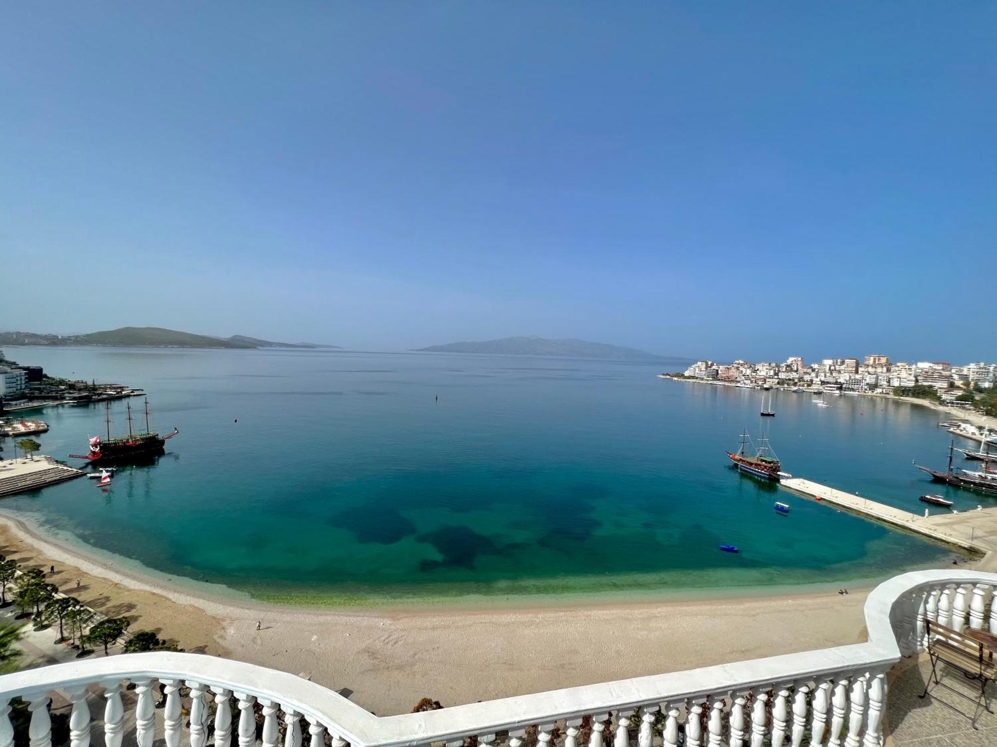 Monte Cristo Hotel With Rooftop Pool Saranda Kültér fotó