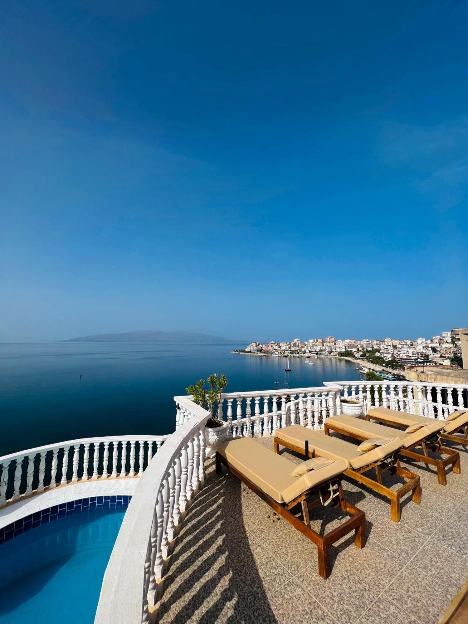 Monte Cristo Hotel With Rooftop Pool Saranda Kültér fotó